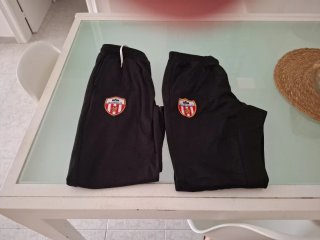 Pantalón de entrenamiento UE Castellar negro.
