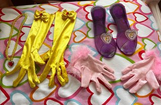 Accesorios Rapunzel y Bella: Guantes y Zapatos