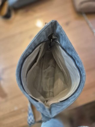 Bolso bandolera con correa geométrica