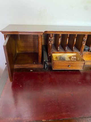 Escritorio de madera antiguo