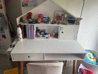 Cama casita infantil + escritorio y silla de Maiso