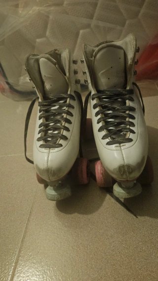 Patines de competición blancos