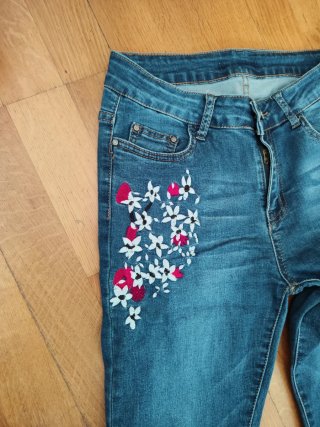 Jeans mujer bordados florales