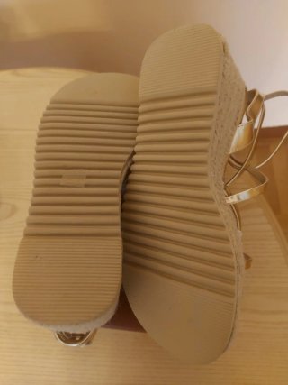 Sandalias doradas ALTA MODA Talla 38