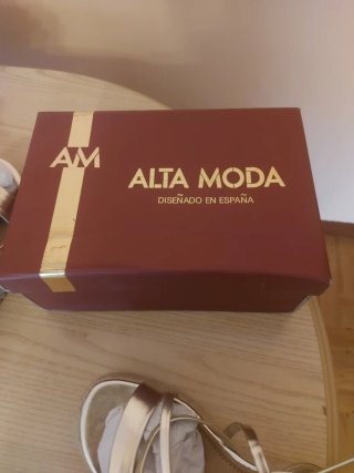 Sandalias doradas ALTA MODA Talla 38