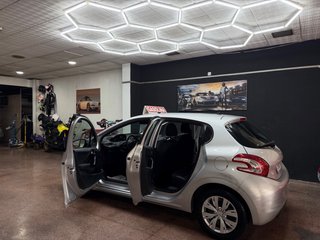 Peugeot 208 2013