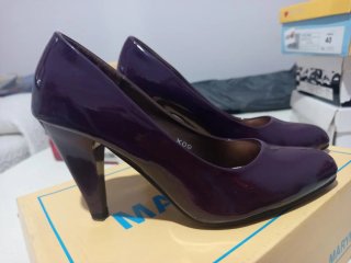 Zapatos tacón charol violeta