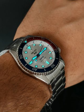 Reloj Seiko Pepsi Automático Blanco - Ed. Limitada