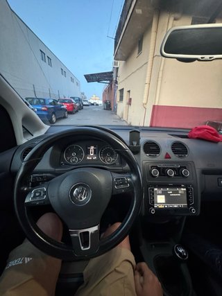 Volkswagen Caddy 2011