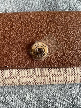 Billetera Tommy Hilfiger Marrón y Beige