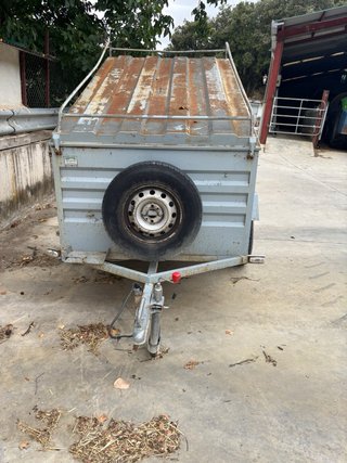 Remolque cerrado 750kg