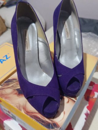 Zapatos de tacón Angel Alarcón morados