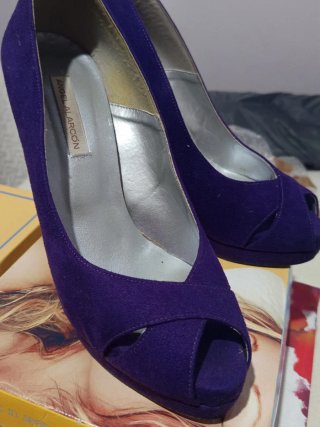 Zapatos de tacón Angel Alarcón morados