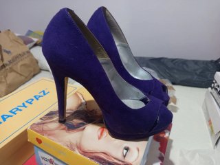 Zapatos de tacón Angel Alarcón morados