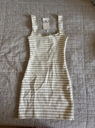 Vestido Zara ajustado a rayas