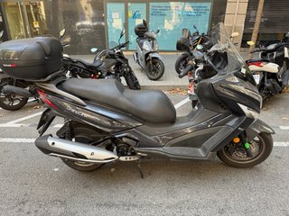 Kymco Grand Dink 300i Maxi Scooter Negra