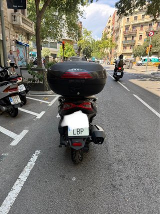 Kymco Grand Dink 300i Maxi Scooter Negra