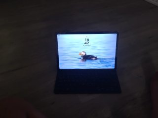 Tablet con lápiz y teclado casi nueva