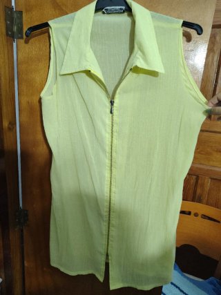 Camisa sin mangas Intuición color amarillo