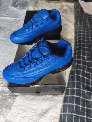Nike Air Max 95 x Supreme Azul