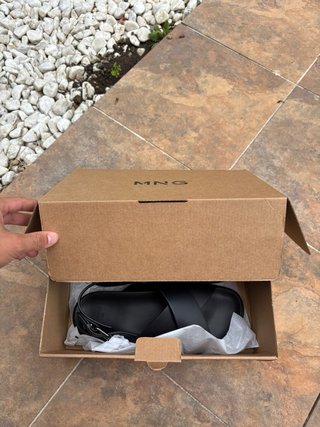 Sandalias romanas 100% piel negras Mango