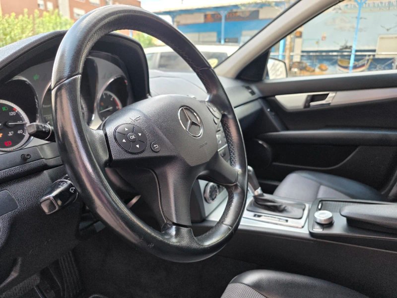 Mercedes-Benz Clase C 2010, foto 18