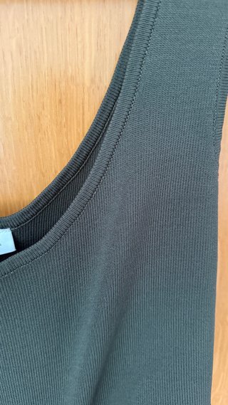 Vestido verde con aberturas