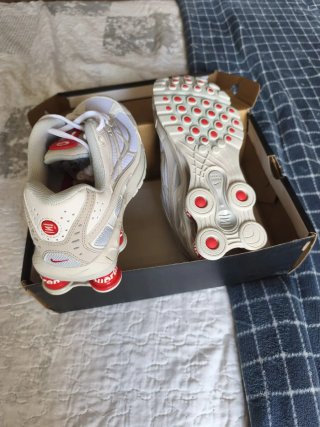 Nike Shox x Supreme Blancas Rojas