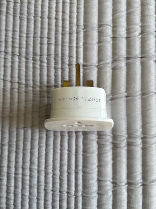 Adaptador enchufe universal blanco con fusible