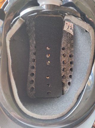 Casco de equitación negro ventilado.  Talla 52-56.
