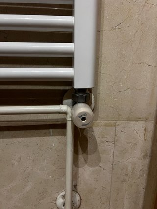 Radiador toallero de agua blanco