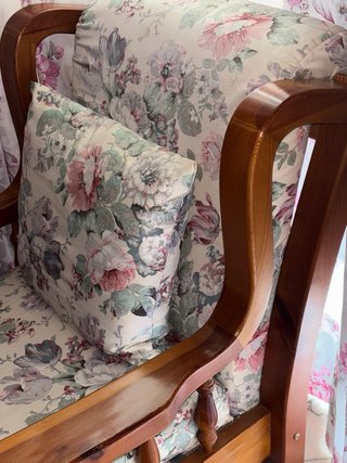2 Butacas de tela y madera