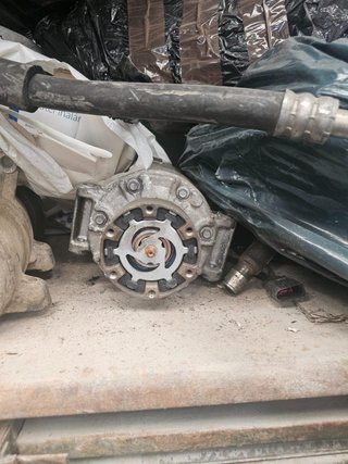 Compresor de aire acondicionado Audi A8 D3 BVJ 4.2FSI 335cv
