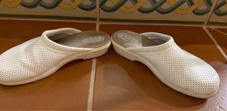 Zuecos sanitarios D'farma blancos