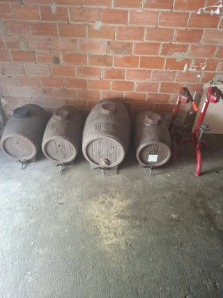 Barricas para sidra y 2 corchadores