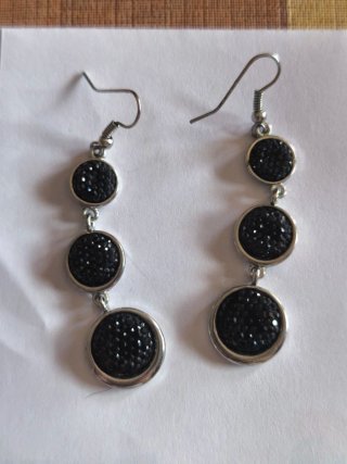 Pendientes largos negros y plateados