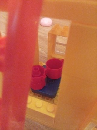 Casa de LEGO amarilla y roja