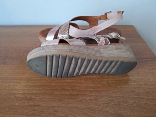 Sandalias de piel rosas
