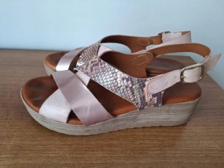 Sandalias de piel rosas