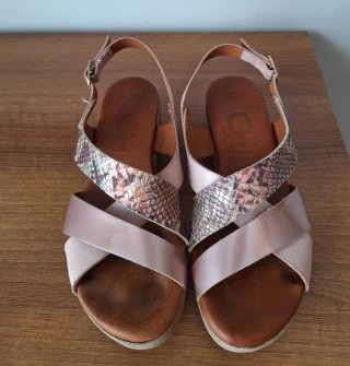 Sandalias de piel rosas