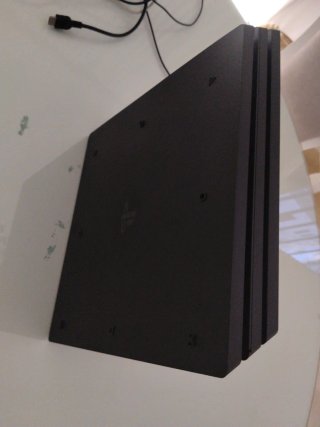 PS4 Pro 1TB + Mando + Cables