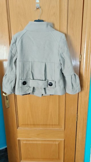 Chaqueta corta Zara gris