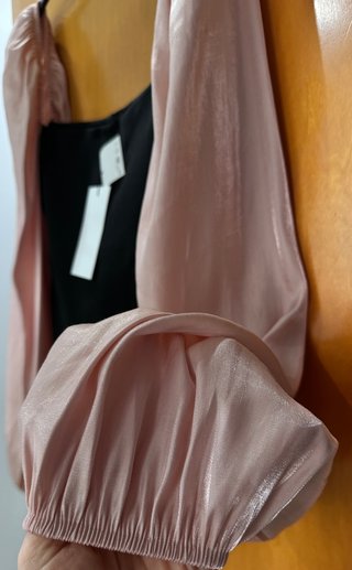 Body Zara L negro con mangas rosas