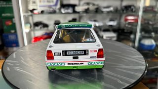 Lancia delta caja cantabria chus puras escala 1:18