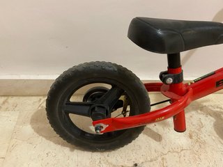 Bici sin pedales Btwin roja