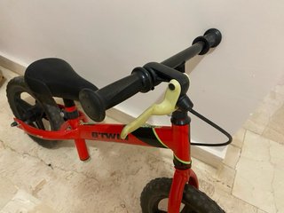 Bici sin pedales Btwin roja