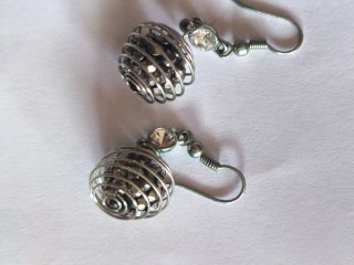 Pendientes jaula con brillantes