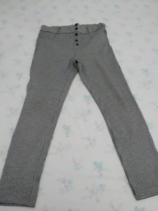 Pantalón Zara cuadros blanco y negro
