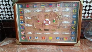 Cuadro Náutico con Banderas y Nudos Marinos