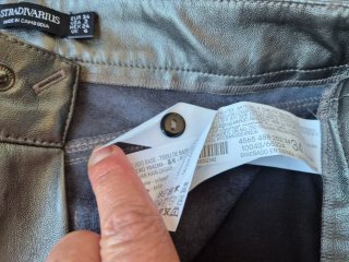 Pantalón efecto piel plateado